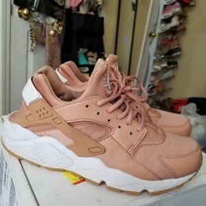 Genuine Nike Hurache shoe in clay SZ 10